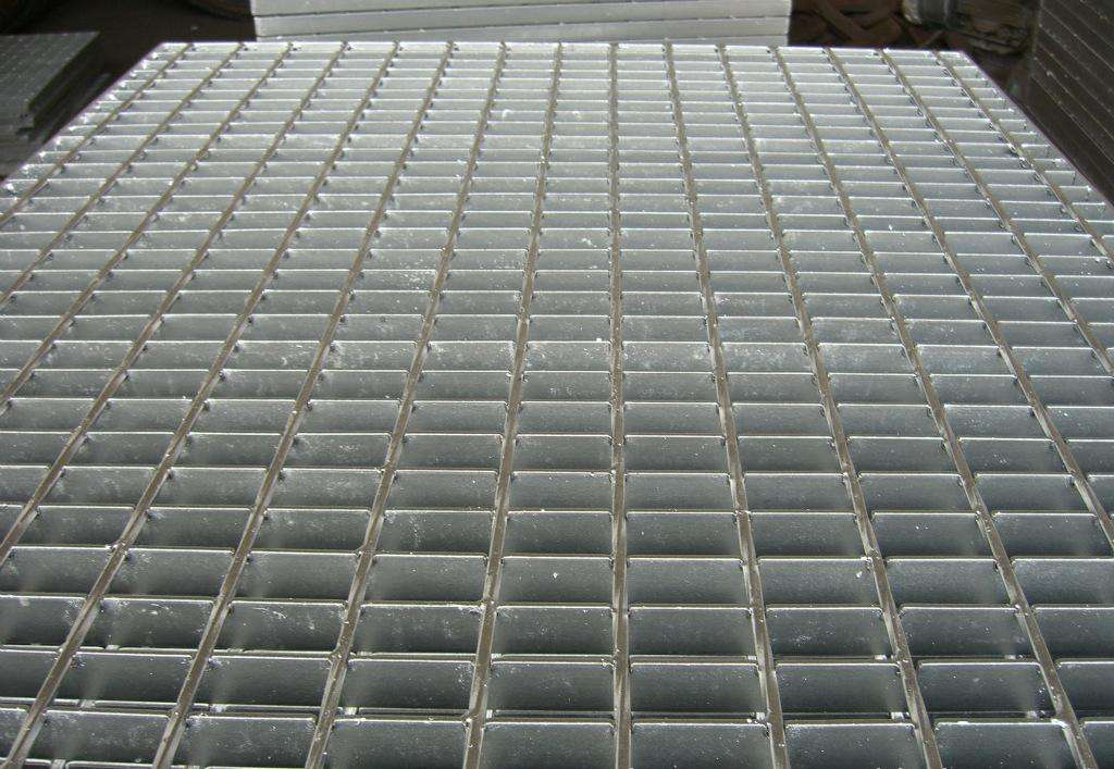 沖壓鋼成型格板