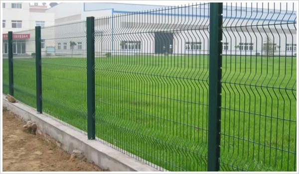 圍地折彎鋼絲圍欄網(wǎng)