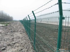 光伏區(qū)圍網(wǎng)主要用在光伏電站各個區(qū)域的防護和隔離